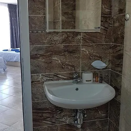 Πανσιόν Odesos